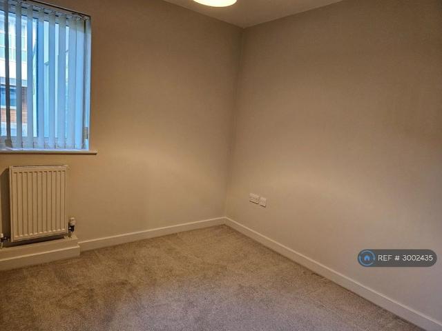 2 bedroom end of terrace house to rent
