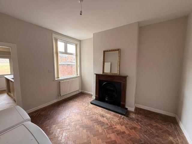 2 bedroom end of terrace house to rent