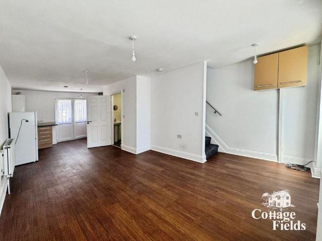 2 bedroom end of terrace house to rent