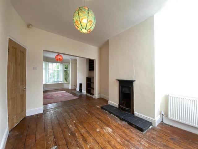 2 bedroom end of terrace house to rent