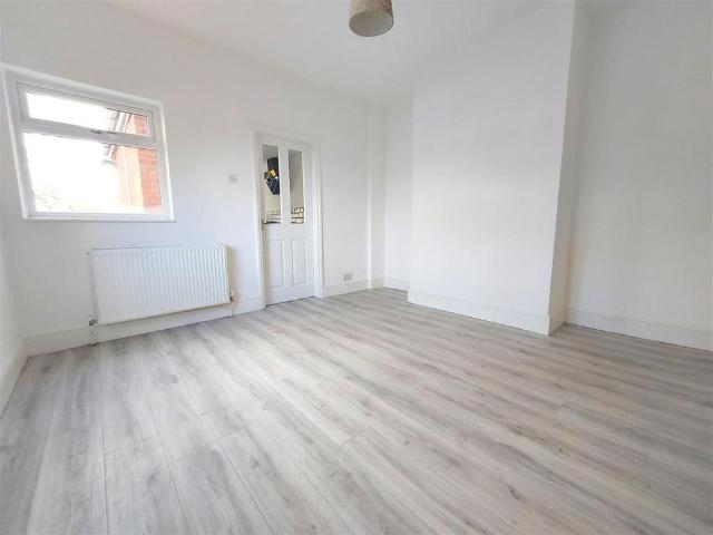 2 bedroom end of terrace house to rent