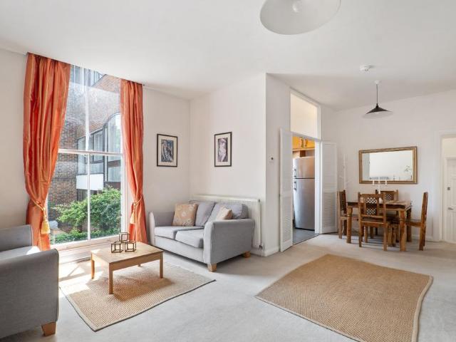 2 bedroom end of terrace house to rent