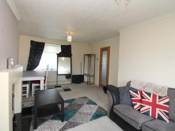 2 bedroom end of terrace house to rent