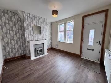 2 bedroom end of terrace house to rent