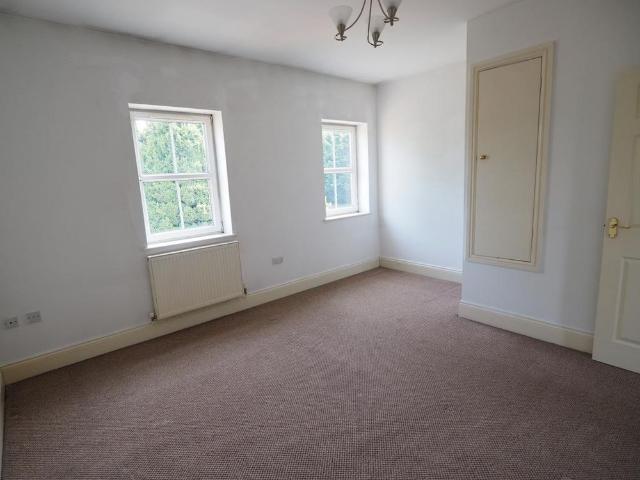 2 bedroom end of terrace house to rent