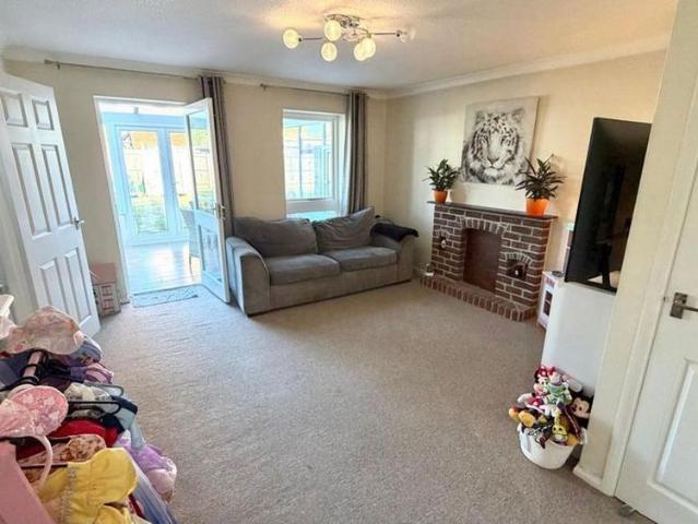 2 bedroom end of terrace house to rent
