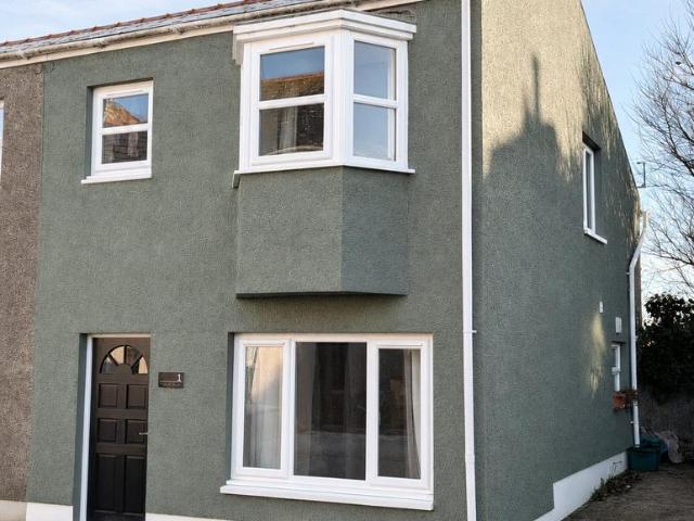 2 bedroom end of terrace house to rent