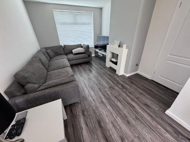 2 bedroom end of terrace house to rent
