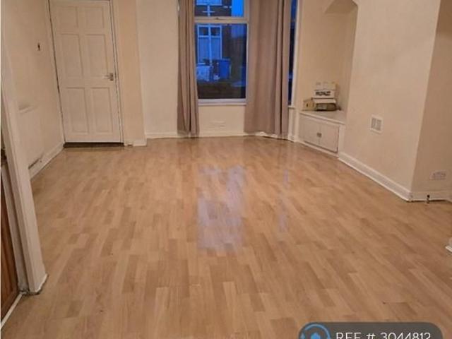 2 bedroom end of terrace house to rent