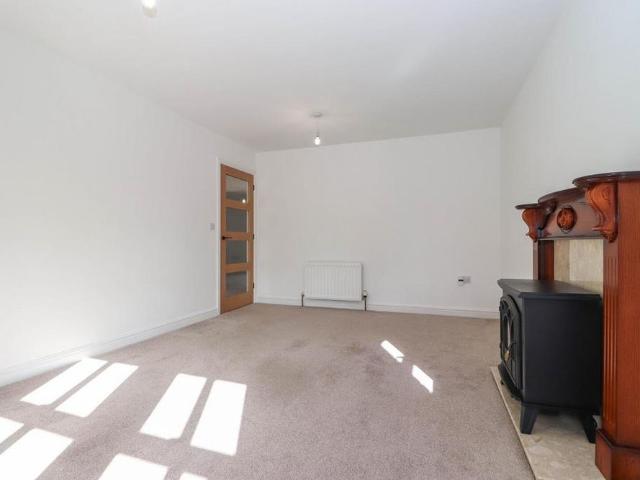 2 bedroom end of terrace house to rent