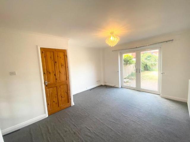 2 bedroom end of terrace house to rent