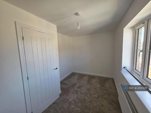 2 bedroom end of terrace house to rent