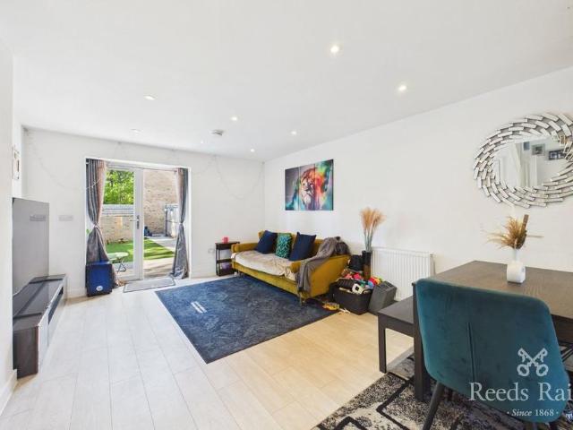 2 bedroom end of terrace house to rent