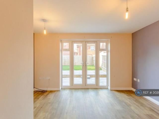 2 bedroom end of terrace house to rent