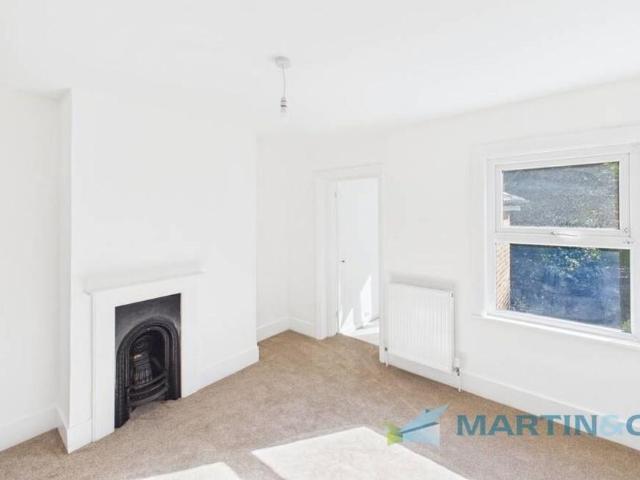 2 bedroom end of terrace house to rent