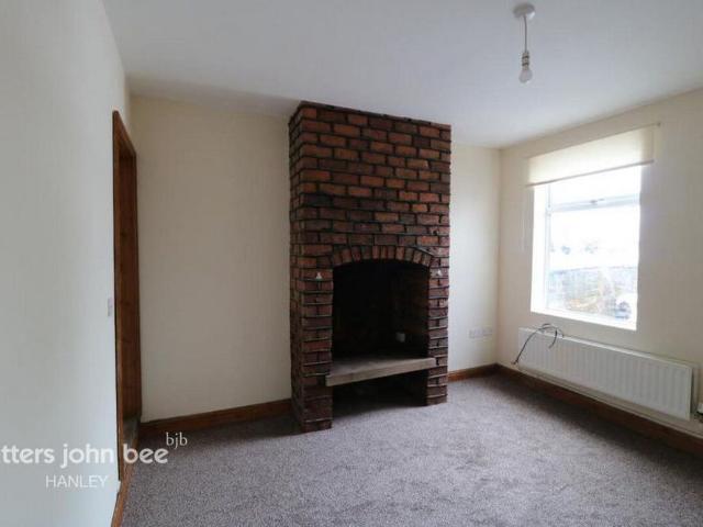 2 bedroom end of terrace house to rent