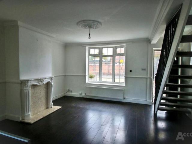 2 bedroom end of terrace house to rent