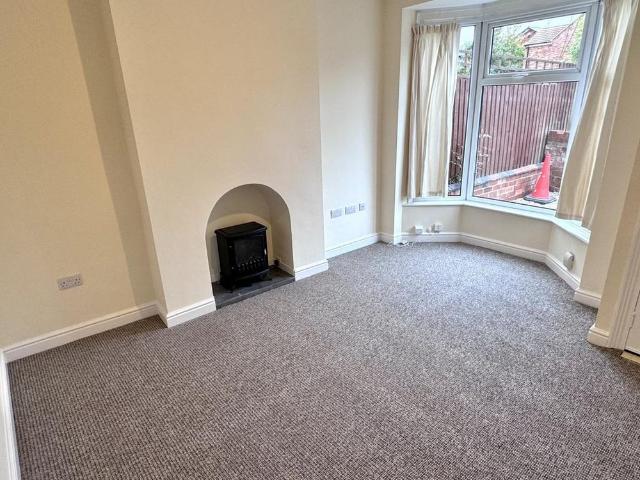 2 bedroom end of terrace house to rent