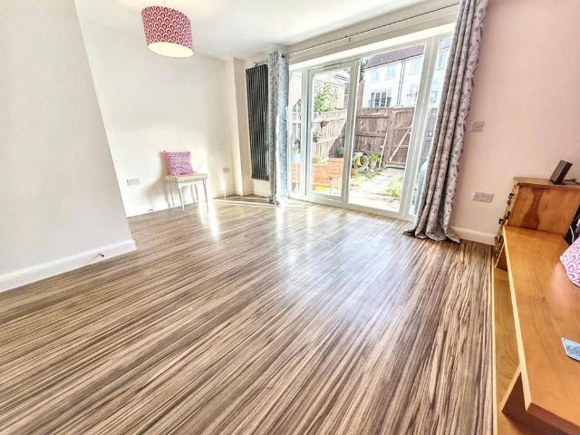 2 bedroom end of terrace house to rent