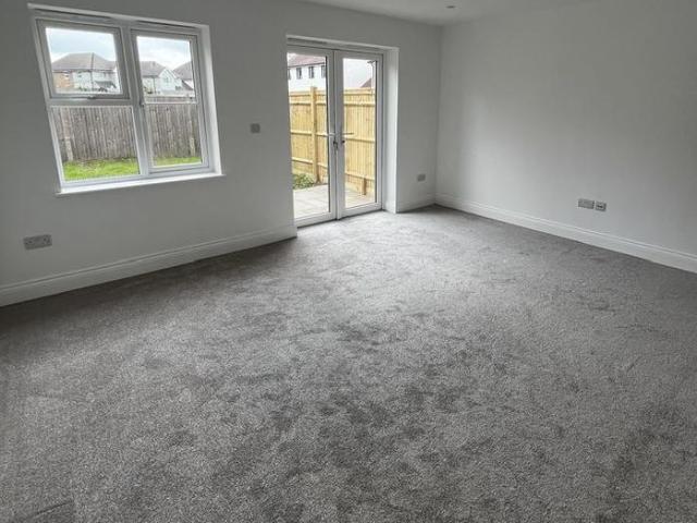 2 bedroom end of terrace house to rent