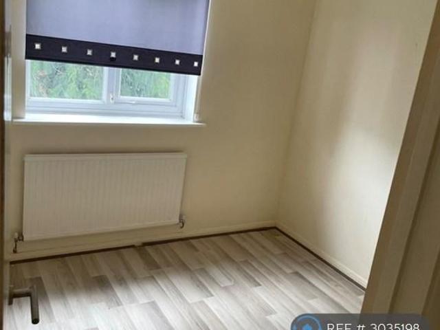 2 bedroom end of terrace house to rent