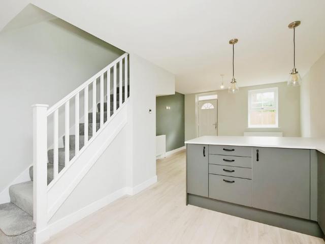 2 bedroom end of terrace house to rent