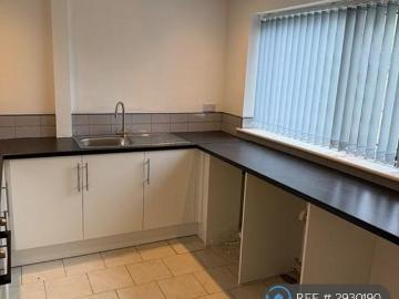 2 bedroom end of terrace house to rent
