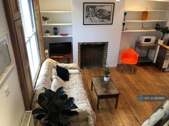2 bedroom end of terrace house to rent