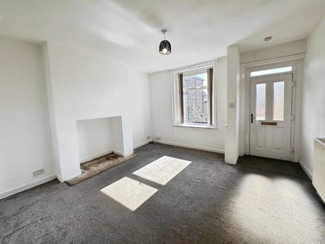 2 bedroom end of terrace house to rent
