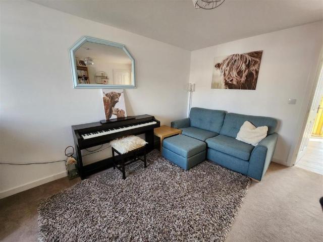 2 bedroom end of terrace house to rent