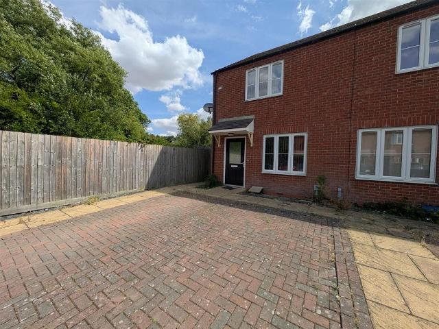 2 bedroom end of terrace house to rent