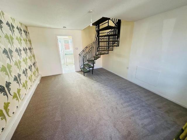 2 bedroom end of terrace house to rent