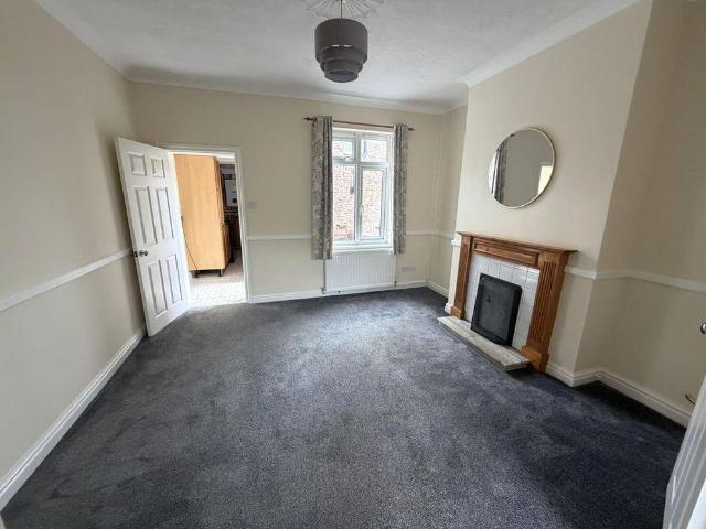 2 bedroom end of terrace house to rent
