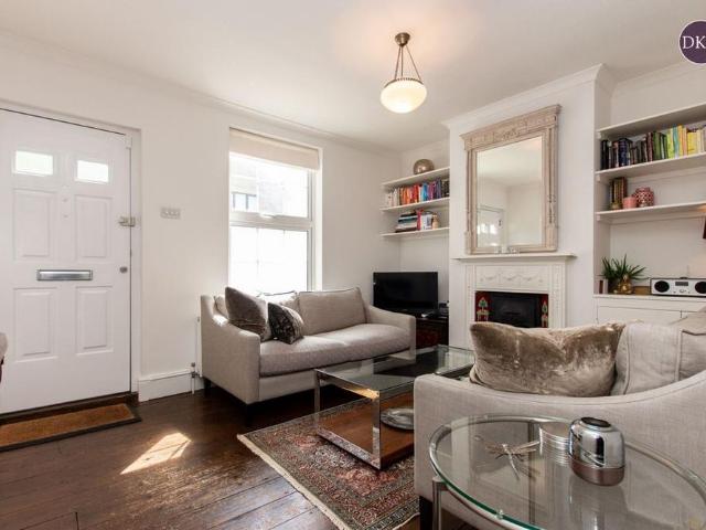2 bedroom end of terrace house to rent