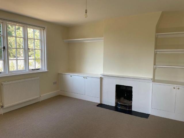 2 bedroom end of terrace house to rent