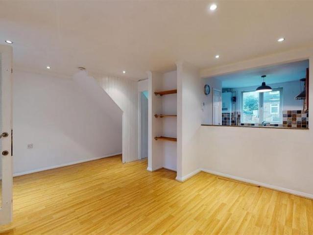 2 bedroom end of terrace house to rent