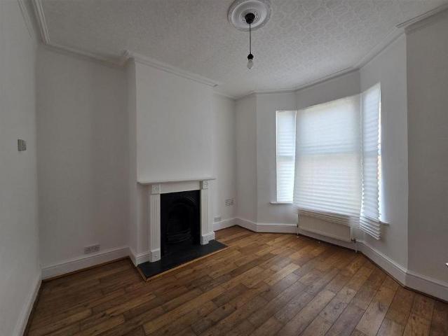 2 bedroom end of terrace house to rent