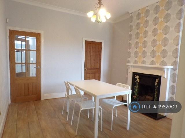 2 bedroom end of terrace house to rent