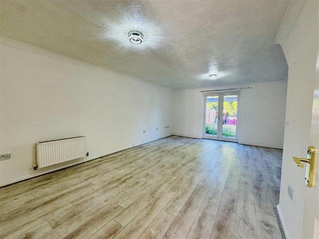 2 bedroom end of terrace house to rent