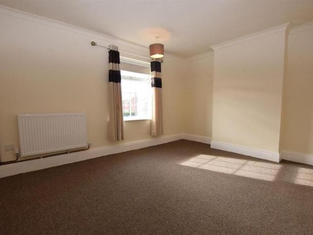 2 bedroom end of terrace house to rent
