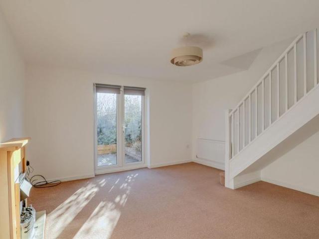 2 bedroom end of terrace house to rent