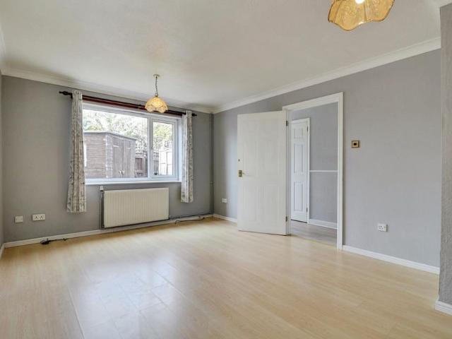 2 bedroom end of terrace house to rent