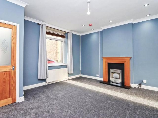 2 bedroom end of terrace house to rent