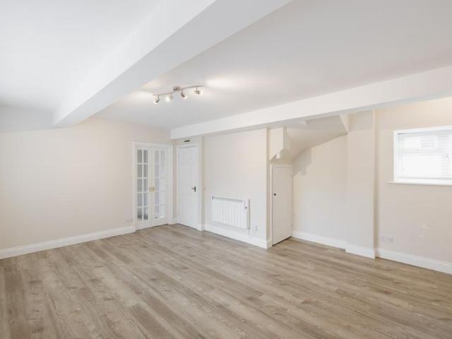 2 bedroom end of terrace house to rent