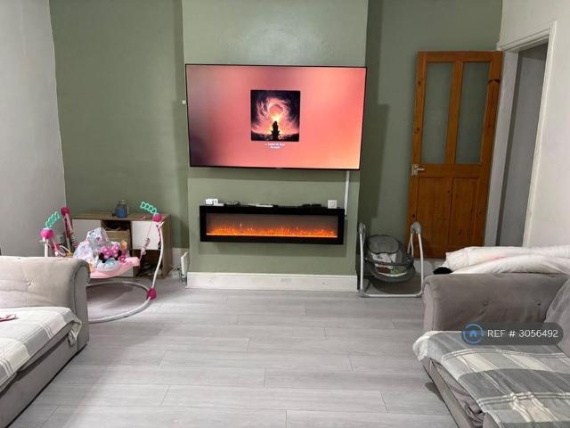 2 bedroom end of terrace house to rent