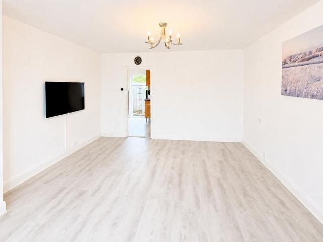 2 bedroom end of terrace house to rent