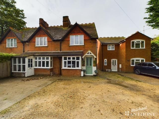 2 bedroom end of terrace house to rent