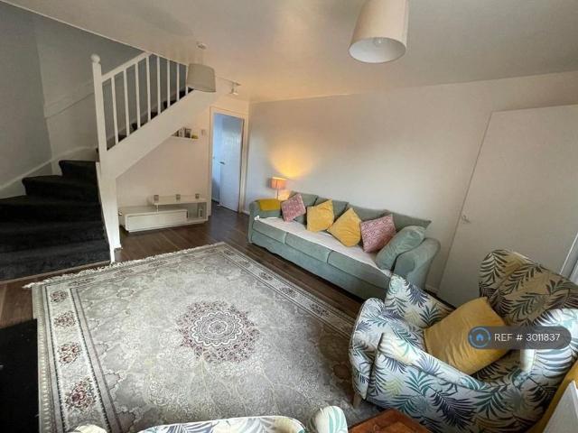 2 bedroom end of terrace house to rent
