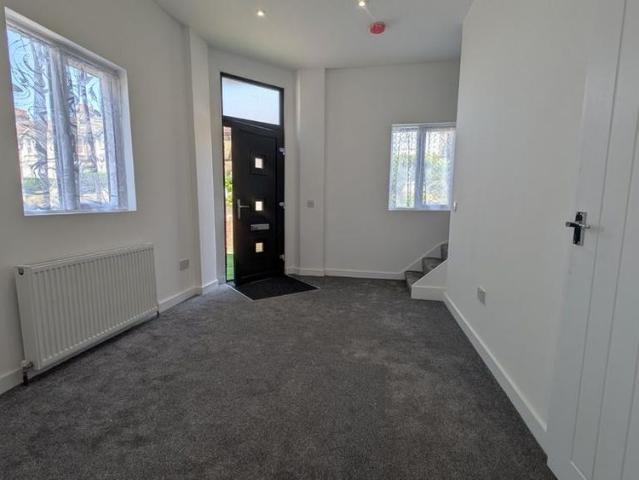 2 bedroom end of terrace house to rent