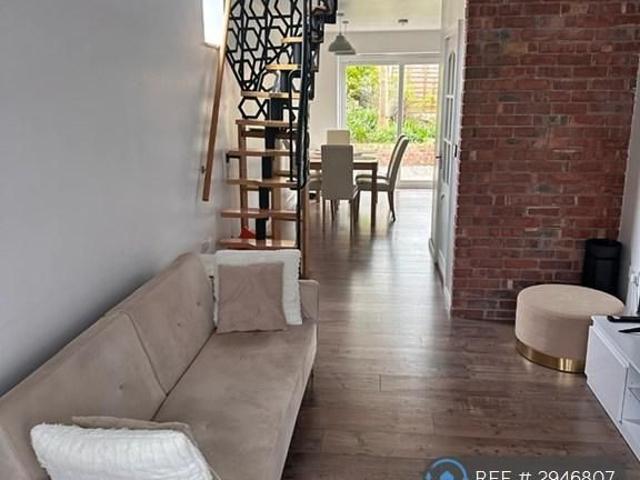 2 bedroom end of terrace house to rent